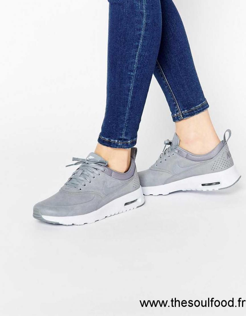 chaussure grise ou rose